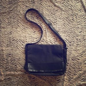 Men’s leather & canvas messenger bag
